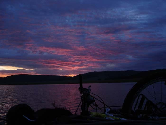 mong05__cycling_am_boat_depart.jpg