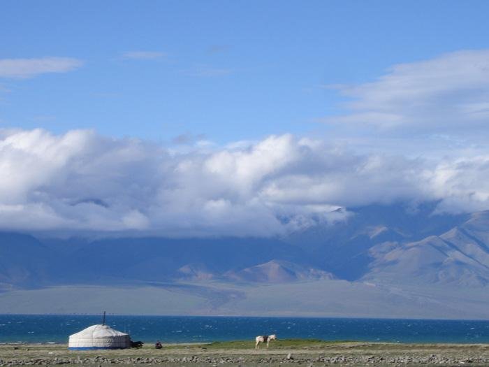 mong05__ger_lake_horse.jpg