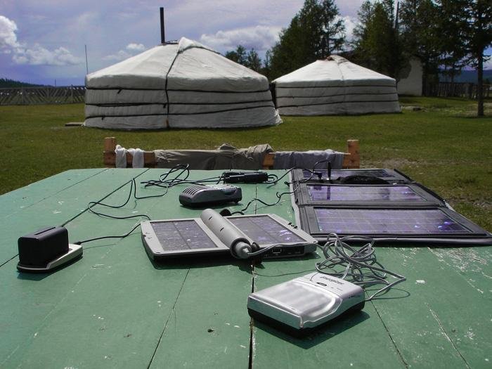 mong05__ger_solar_chgr.jpg