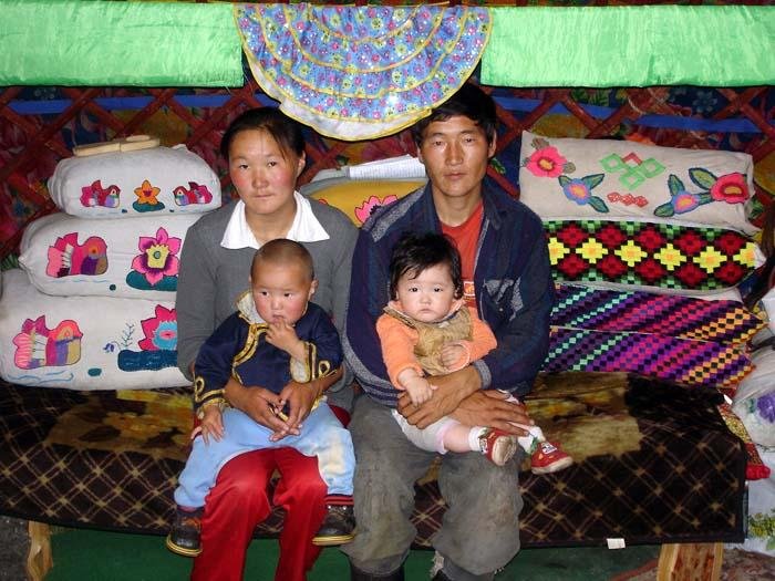 mong05__saridag_family_ptry.jpg